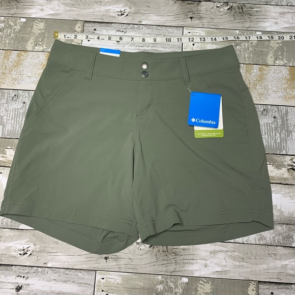 Columbia Pants - Columbia olive Omni shield stretch shorts sz. 8